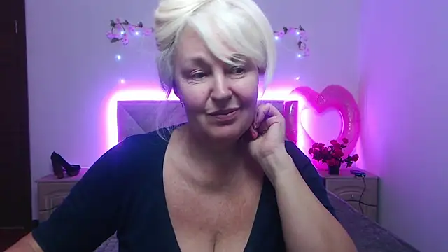 BlondyLeeBest: онлайн-секс-чат