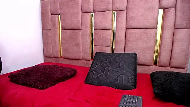 CHLOESHOW's Live XXX Chat