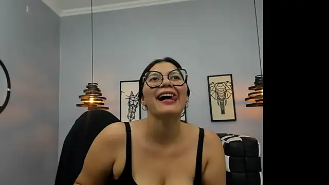 Mia_Curvyy's Live XXX Chat