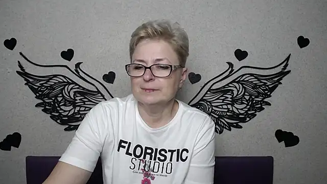 EmiliaGree – Naživo XXX chat