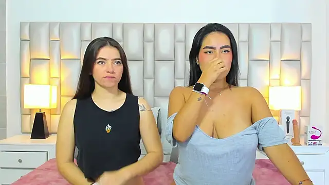paola_katy_dicks' Webcam Show