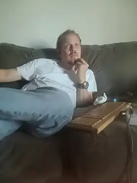 yourMasterisBored: διαδικτυακό σόου στην κάμερα