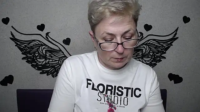 EmiliaGree's Live XXX Chat