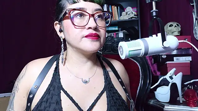 MeGoddesSara: онлайн-секс-чат