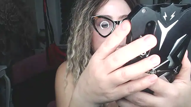 MISSwithDOLLS: онлайн-секс-чат