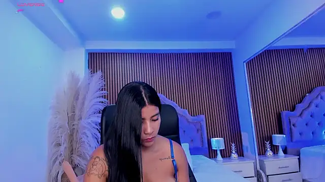 SelenaStonne Adlı Modelin Canlı XXX Sohbeti