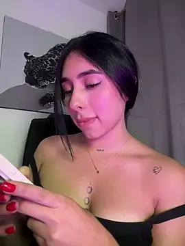 isabella_jade Adlı Modelin Canlı XXX Sohbeti