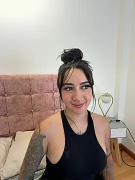 EmmyEvans1 Adlı Modelin Canlı XXX Sohbeti