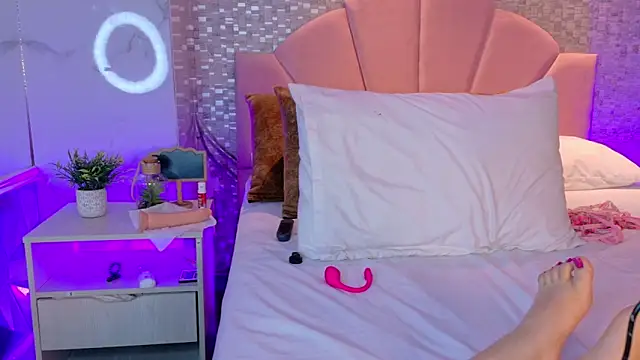 BellaConti1's Live XXX Chat