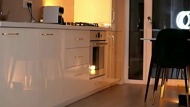 ElaraShine Adlı Modelin Canlı XXX Sohbeti