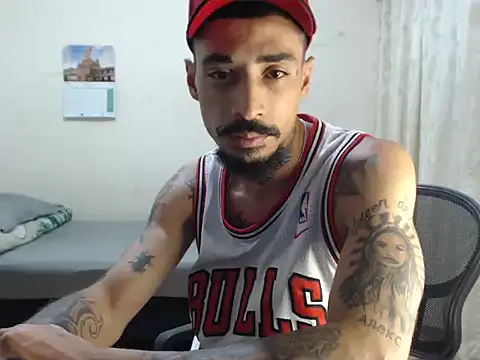 Chat XXX ao vivo de emiliano_hottt