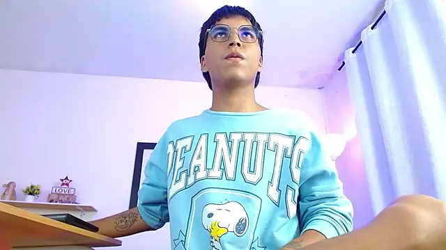 Maecum18's Live XXX Chat