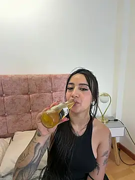 EmmyEvans1's Live XXX Chat