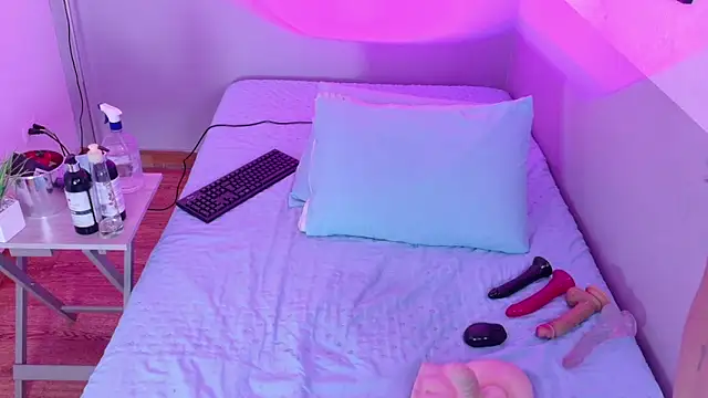 cutepetitee: онлайн-секс-чат