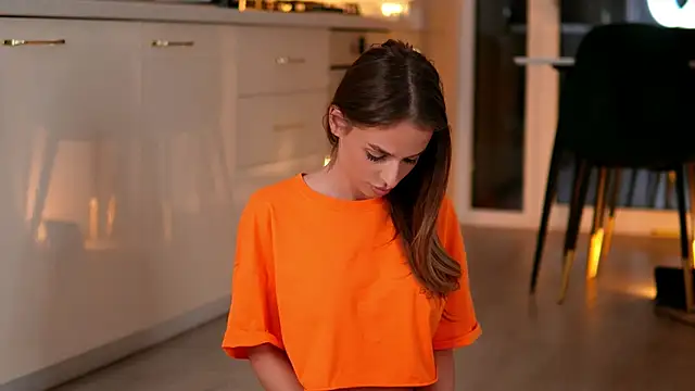 ElaraShine Chat XXX in diretta