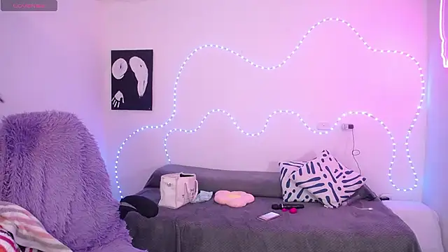 Valery_tiny Chat XXX in diretta