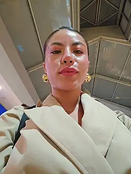 Karen_San_Miguel: διαδικτυακό σόου στην κάμερα