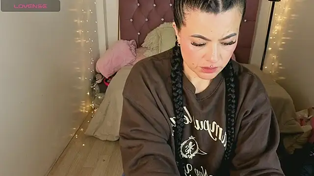 lizha_milf 网络视讯表演