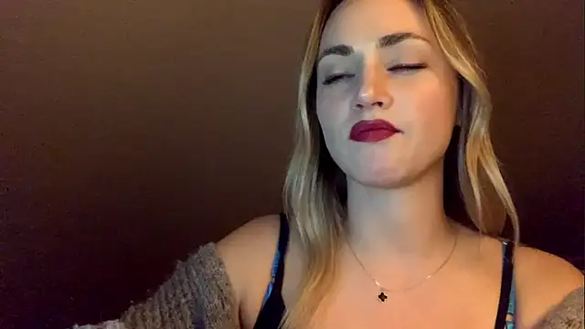 Show modela ScarlettSensitive na web-kameri