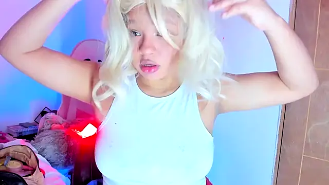 XXX chat uživo modela Emily_Coper18