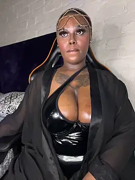 Show de QUEEN_NOBUHLE_FEMDOM_777 na webcam