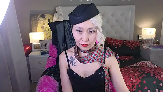 Chat XXX en directo de RoxalanaStar