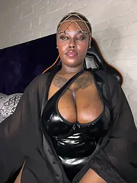 QUEEN_NOBUHLE_FEMDOM_777 即時 XXX 聊天