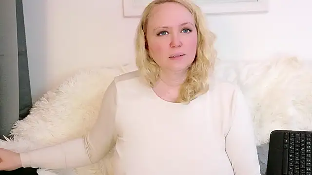 Sarah4you live XXX chat