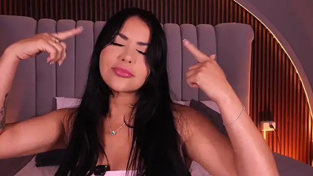 emperatriz_reyes' Live XXX Chat