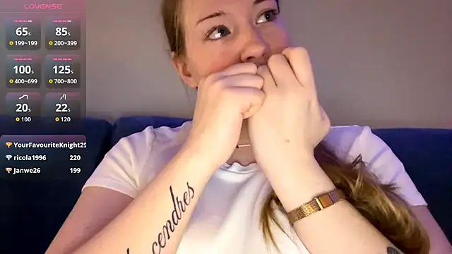 PandaFluffのライブXXXチャット