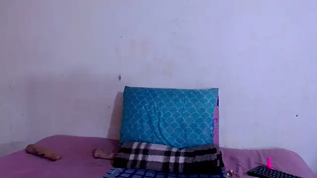 Nikistickyxx25 Adlı Modelin Canlı XXX Sohbeti