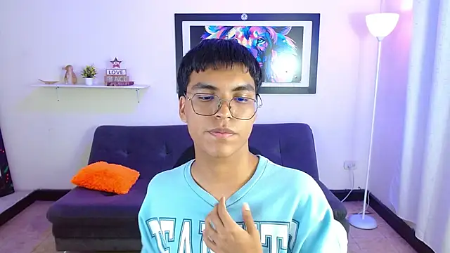 Maecum18 webcam show