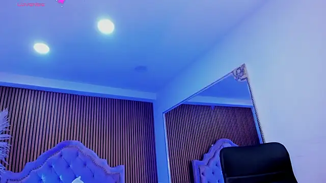 SelenaStonne Adlı Modelin Canlı XXX Sohbeti