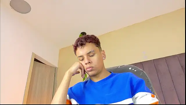 Chat +18 de Xavier_Fox___ ao vivo