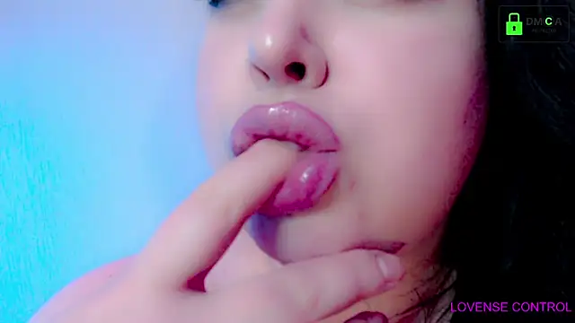 Curvy_Molly live XXX chat