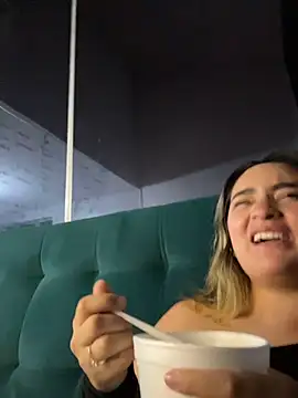 Chat +18 de Antonella_Julieta ao vivo