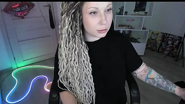 HoneySallyMoore Adlı Modelin Canlı XXX Sohbeti