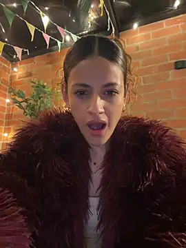 alana15 Adlı Modelin Canlı XXX Sohbeti