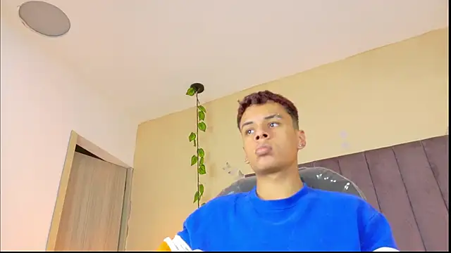 Pokazy przed kamerką – Xavier_Fox___