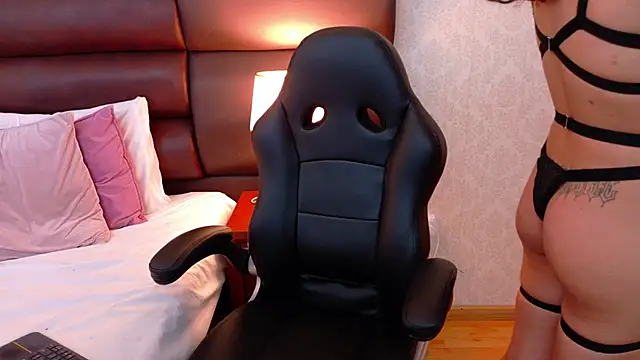 EllaEvanzz: онлайн-секс-чат