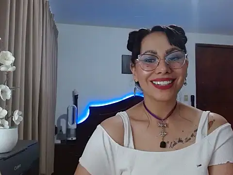 AloLovely_ Adlı Modelin Web Kamerası Şovu