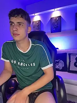 Chatroom XXX en direct de AdrianRinaldi