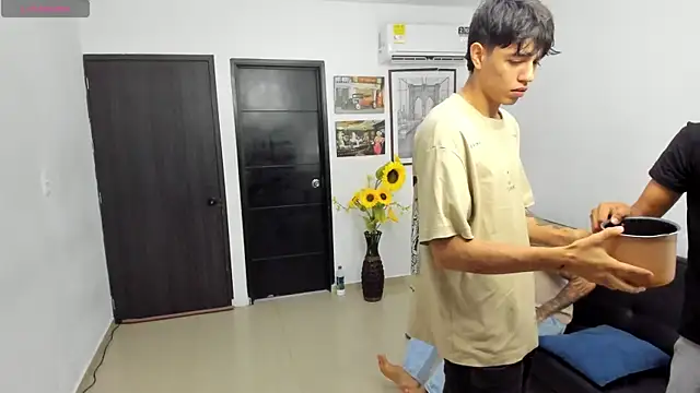 Voyeurism_guyss élő XXX-chatje