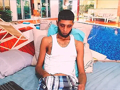 CharmingIndian1 élő XXX-chatje