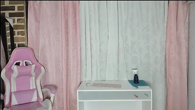 saraa-cloudy Webcam show