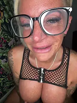 Big-Tits696969's Webcam Show