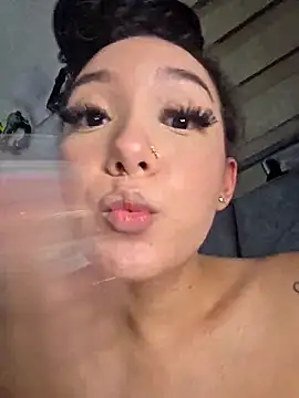 แชท XXX สดของ alaia_princess