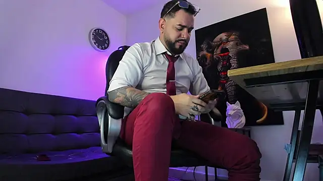 Ethan_Castellano: διαδικτυακό σόου στην κάμερα