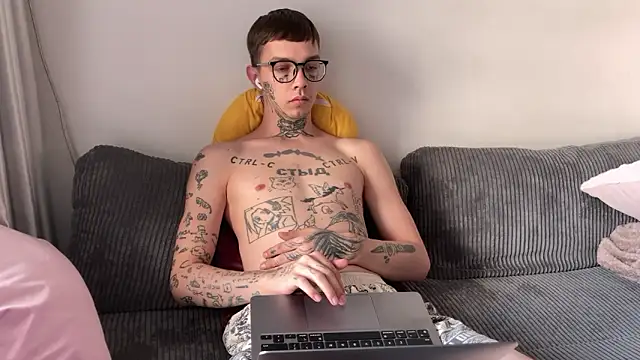 anahori__simon Adlı Modelin Canlı XXX Sohbeti