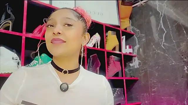 Quickie_wid_nikki Adlı Modelin Canlı XXX Sohbeti